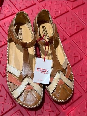 Pikolinos Sandals New With Tags  Size 39 Absolutely Gorgeous Leather.